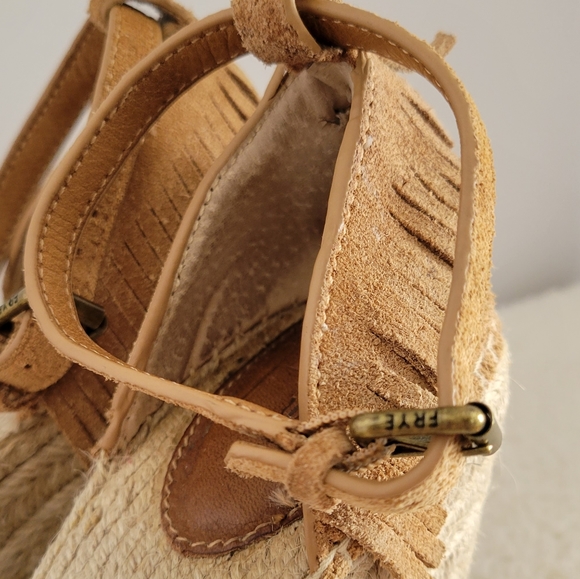 Frye Lila Feather Wedge Open Toe Suede Sandal Womens Tan Size 6 - Picture 7 of 12